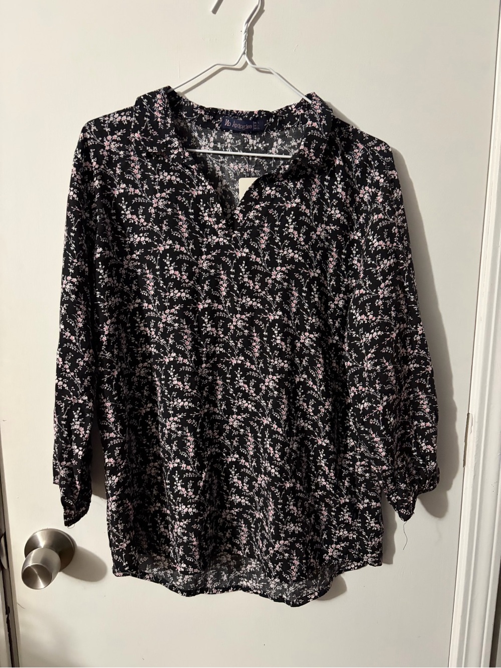 Women's No Apologies Large Black Floral Long Sleeve Blouse Tote2